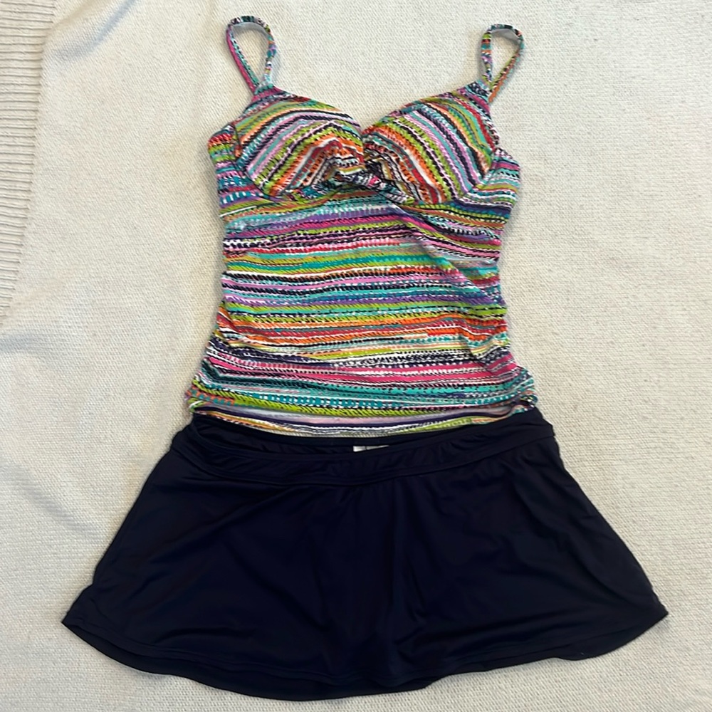 Anne Cole multicolored tankini. Top is 36D, bottom skirt is large.